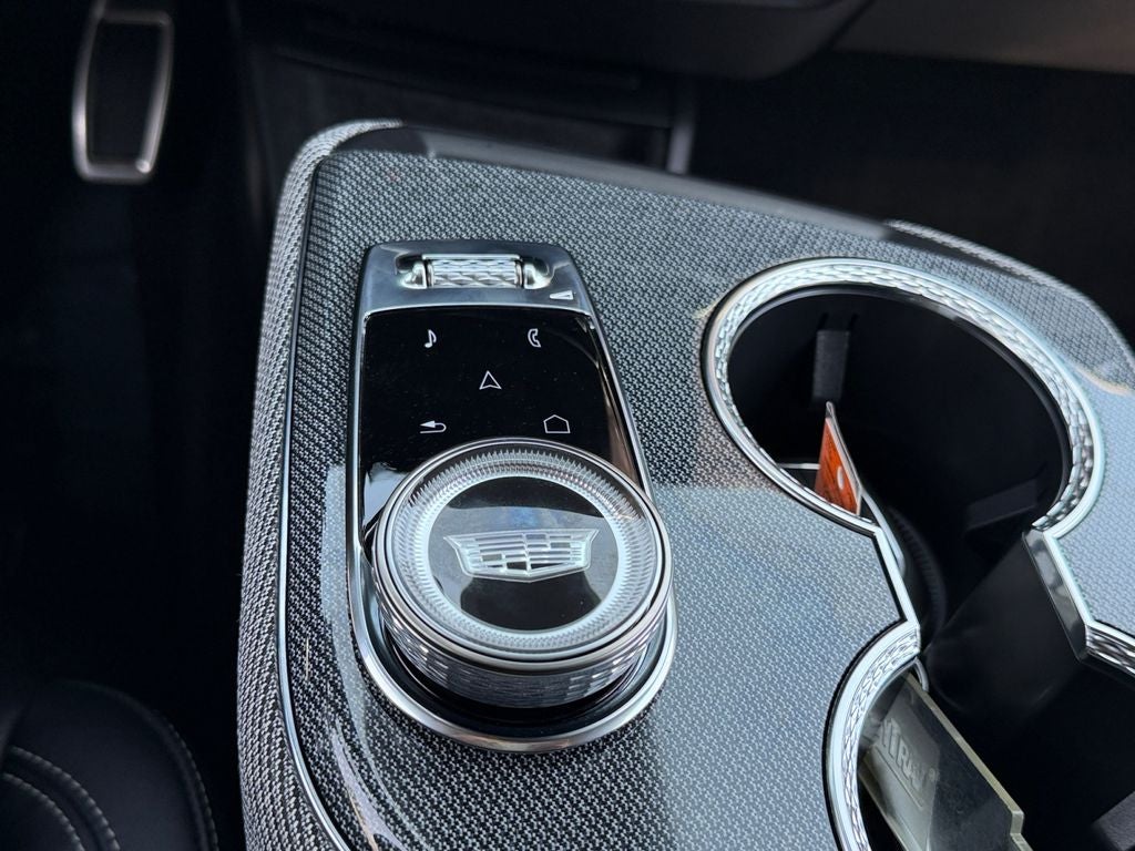 2025 Cadillac OPTIQ Luxury 2