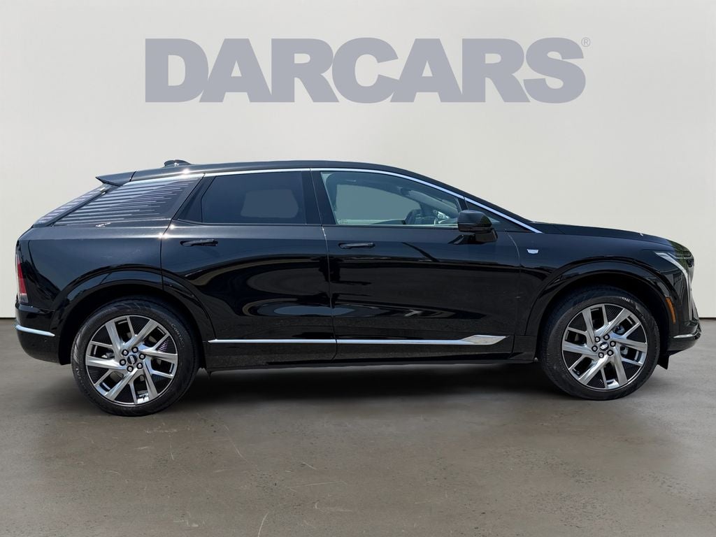 2025 Cadillac OPTIQ Luxury 2