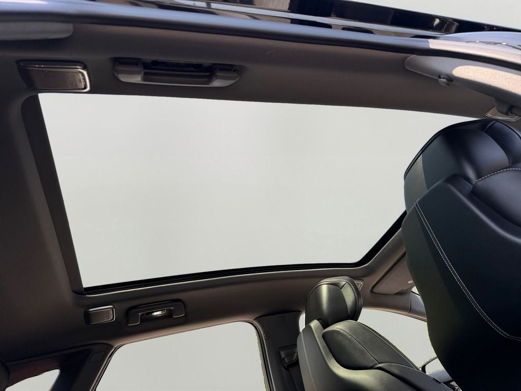 2025 Cadillac OPTIQ Luxury 2