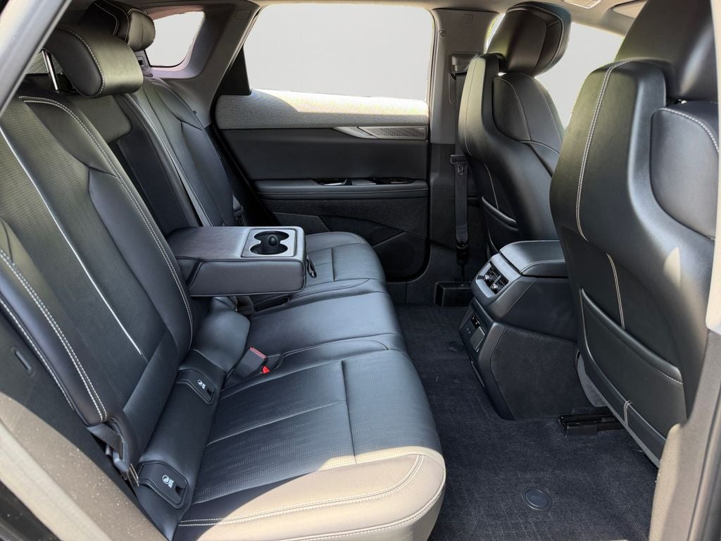 2025 Cadillac OPTIQ Luxury 2