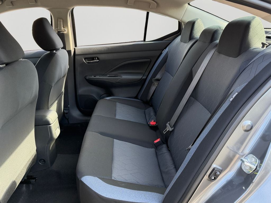 2025 Nissan Versa 1.6 SV / One Owner /