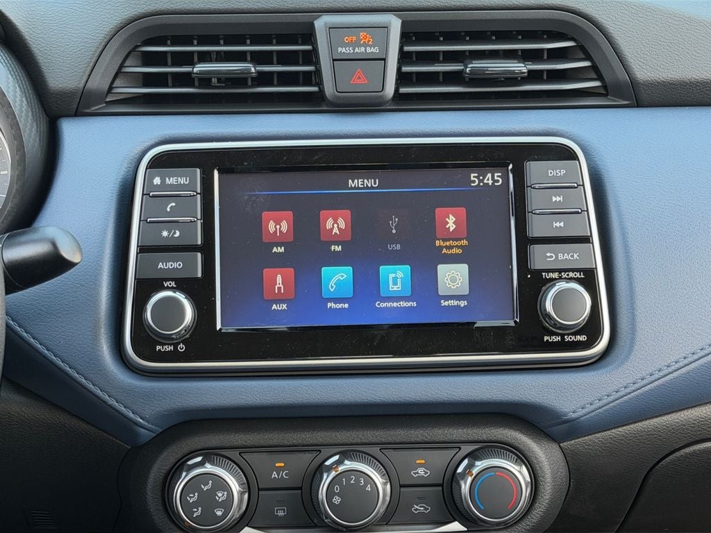 2025 Nissan Versa 1.6 SV / One Owner /