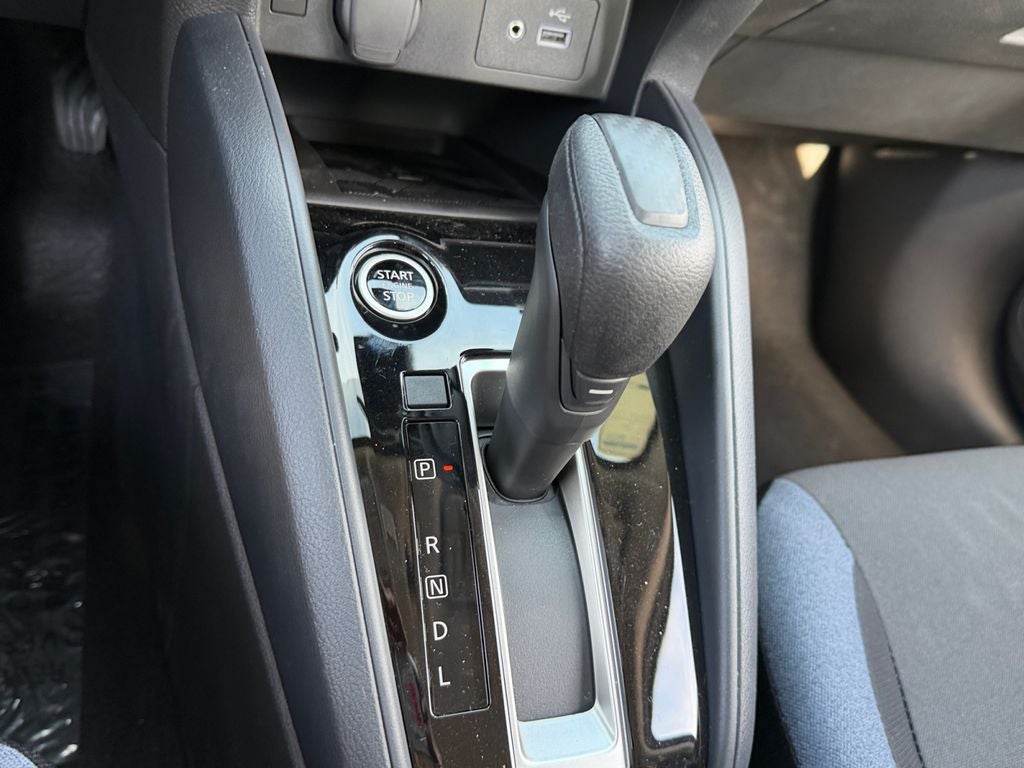 2025 Nissan Versa 1.6 SV / One Owner /