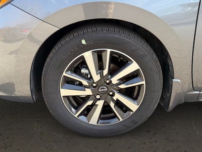 2025 Nissan Versa 1.6 SV / One Owner /