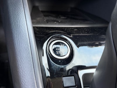 2025 Nissan Versa 1.6 SV / One Owner /