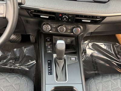 2025 Nissan Kicks SV / One Owner / Premium Package