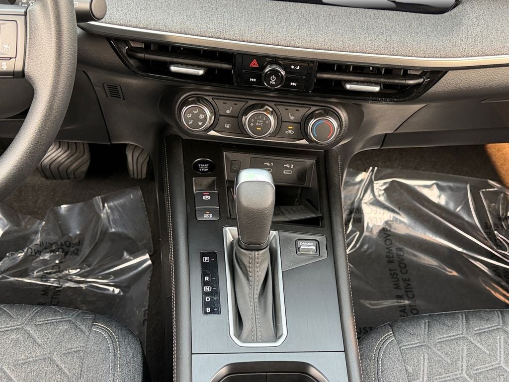 2025 Nissan Kicks SV / One Owner / Premium Package