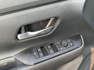 2025 Nissan Kicks SV / One Owner / Premium Package