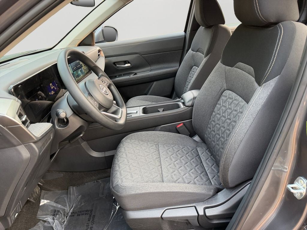 2025 Nissan Kicks SV / One Owner / Premium Package