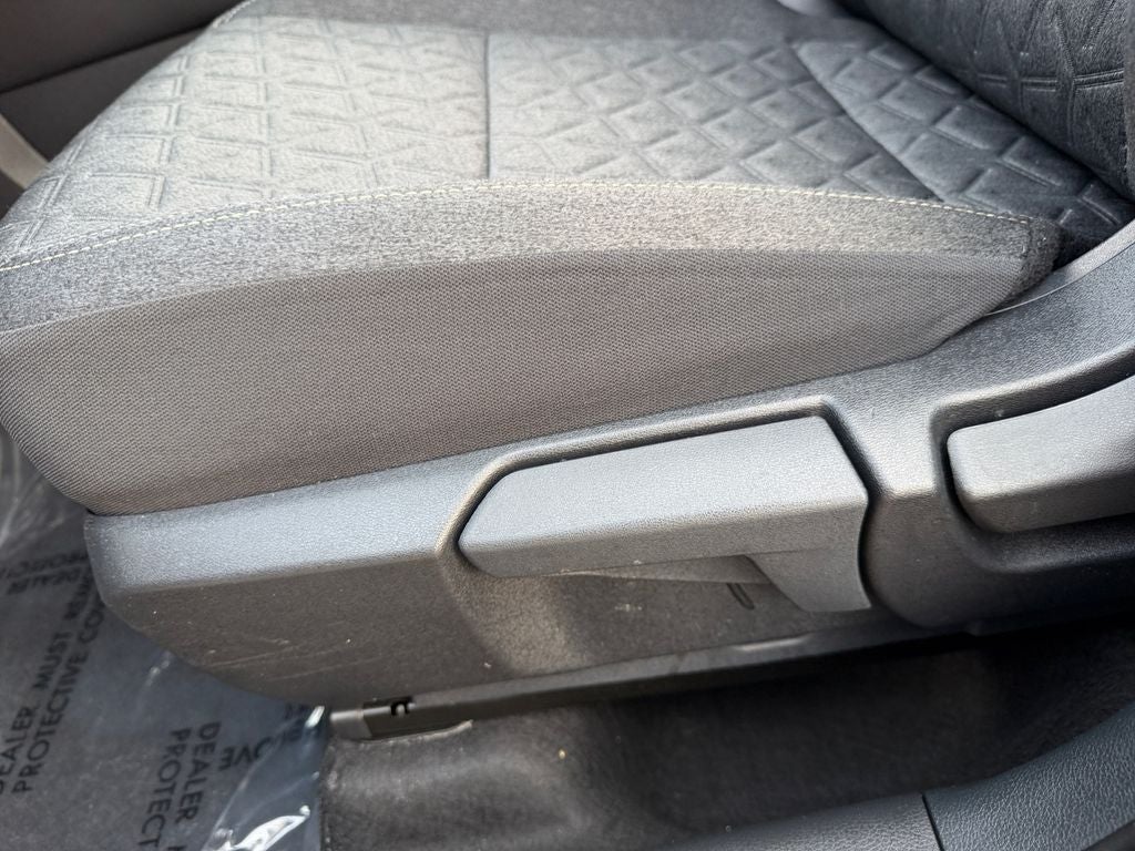 2025 Nissan Kicks SV / One Owner / Premium Package