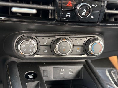 2025 Nissan Kicks SV / One Owner / Premium Package