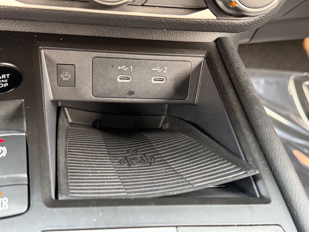 2025 Nissan Kicks SV / One Owner / Premium Package
