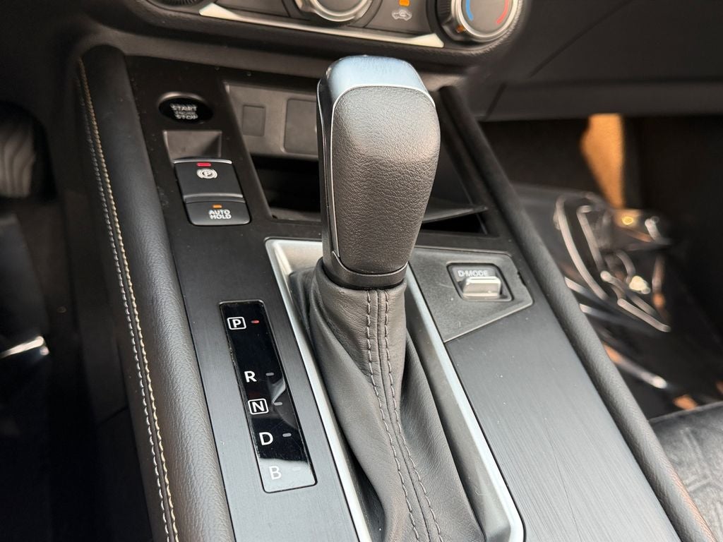 2025 Nissan Kicks SV / One Owner / Premium Package