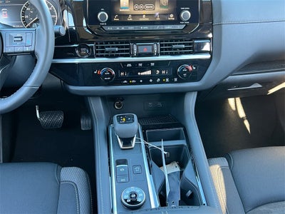 2025 Nissan Pathfinder SV / Premium Package