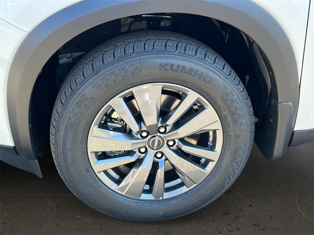 2025 Nissan Pathfinder SV / Premium Package