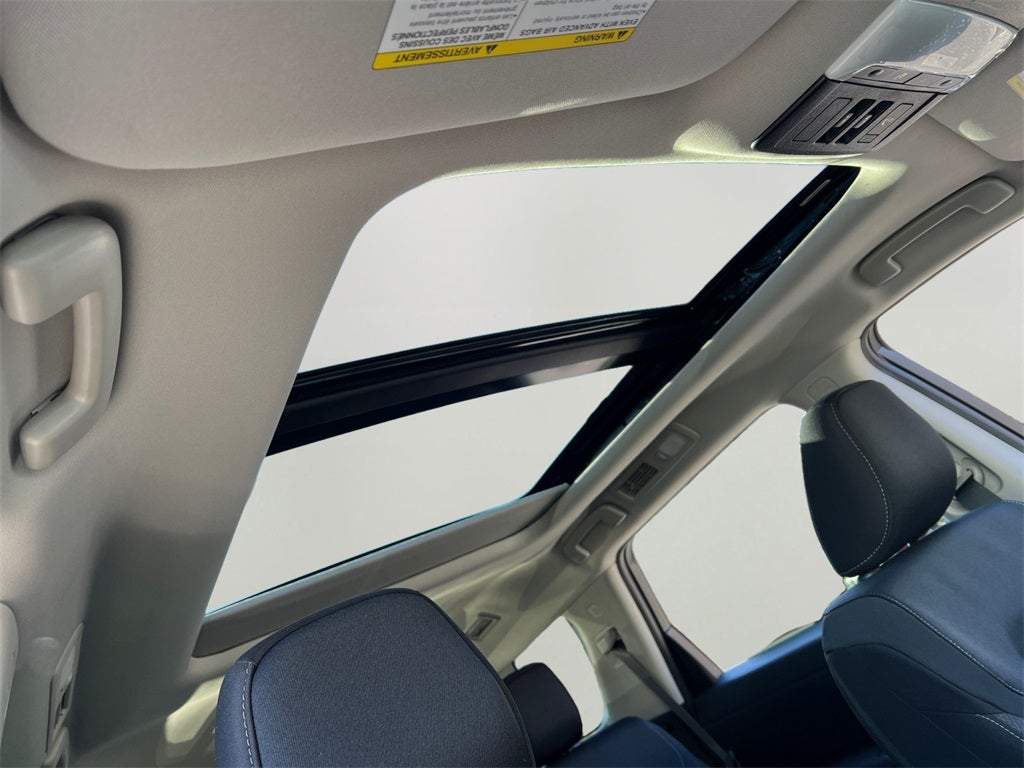 2025 Nissan Pathfinder SV / Premium Package