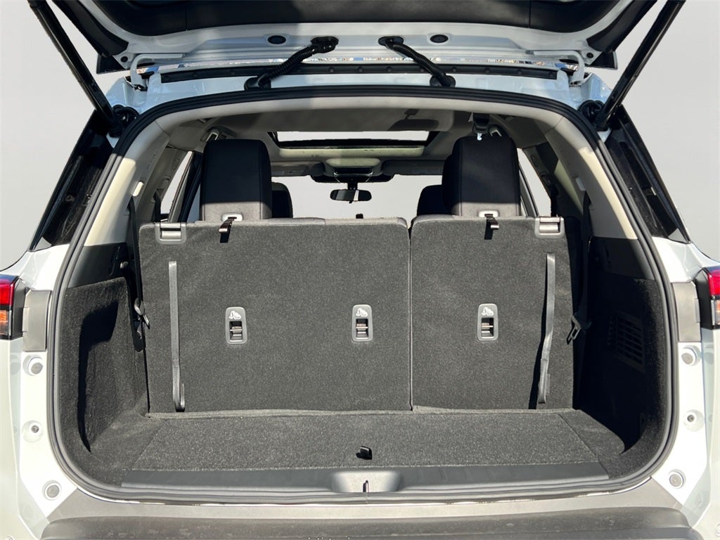 2025 Nissan Pathfinder SV / Premium Package