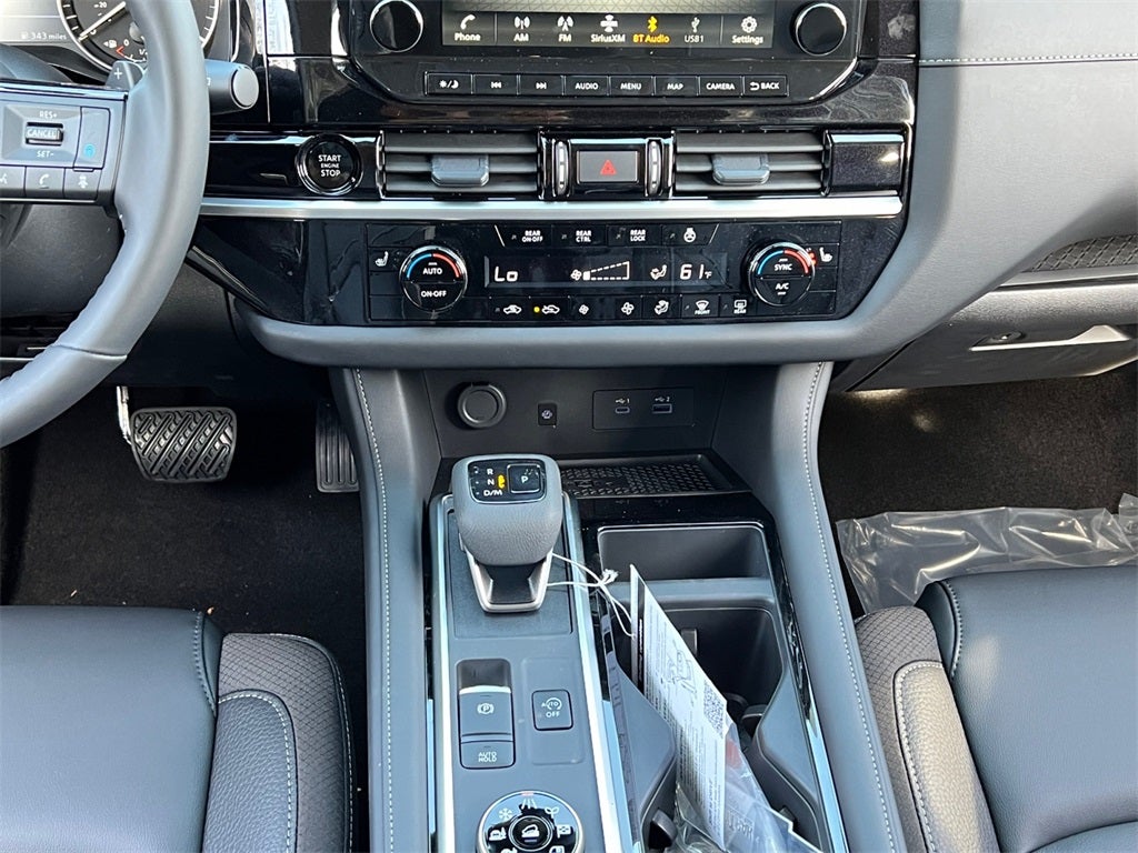 2025 Nissan Pathfinder SL