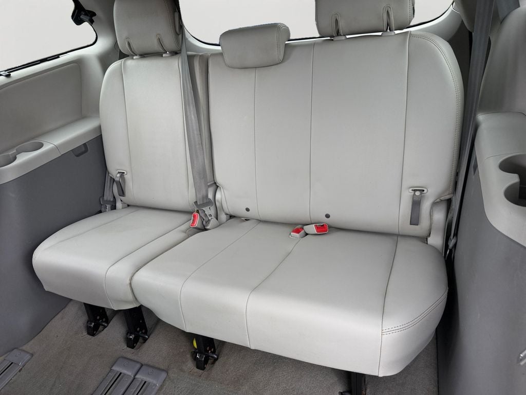 2014 Toyota Sienna XLE 8 Passenger