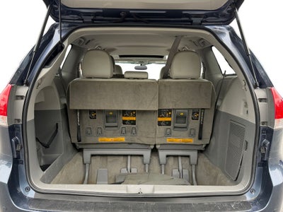 2014 Toyota Sienna XLE 8 Passenger
