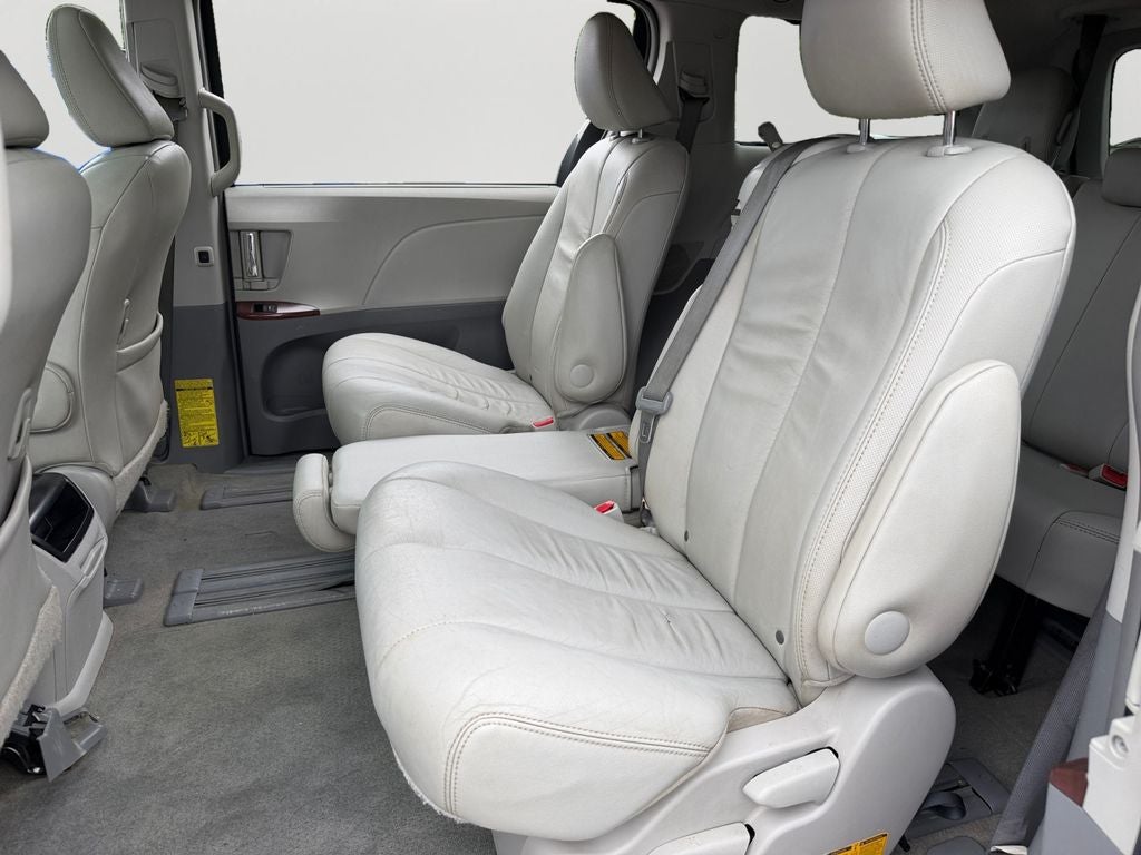 2014 Toyota Sienna XLE 8 Passenger