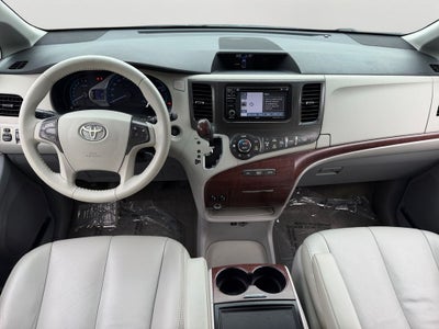 2014 Toyota Sienna XLE 8 Passenger