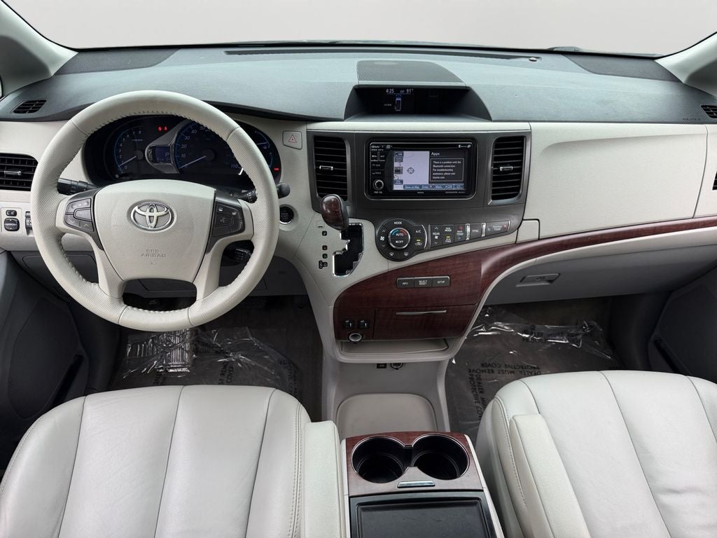 2014 Toyota Sienna XLE 8 Passenger