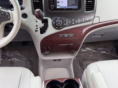 2014 Toyota Sienna XLE 8 Passenger