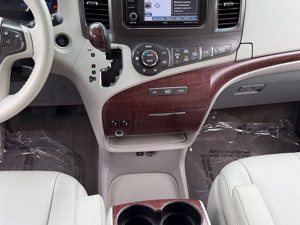 2014 Toyota Sienna XLE 8 Passenger