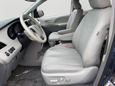 2014 Toyota Sienna XLE 8 Passenger