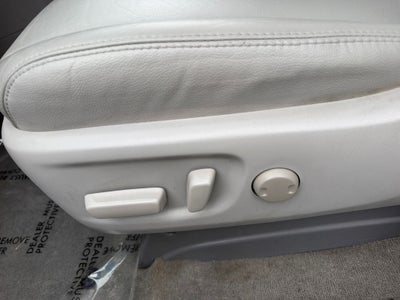 2014 Toyota Sienna XLE 8 Passenger
