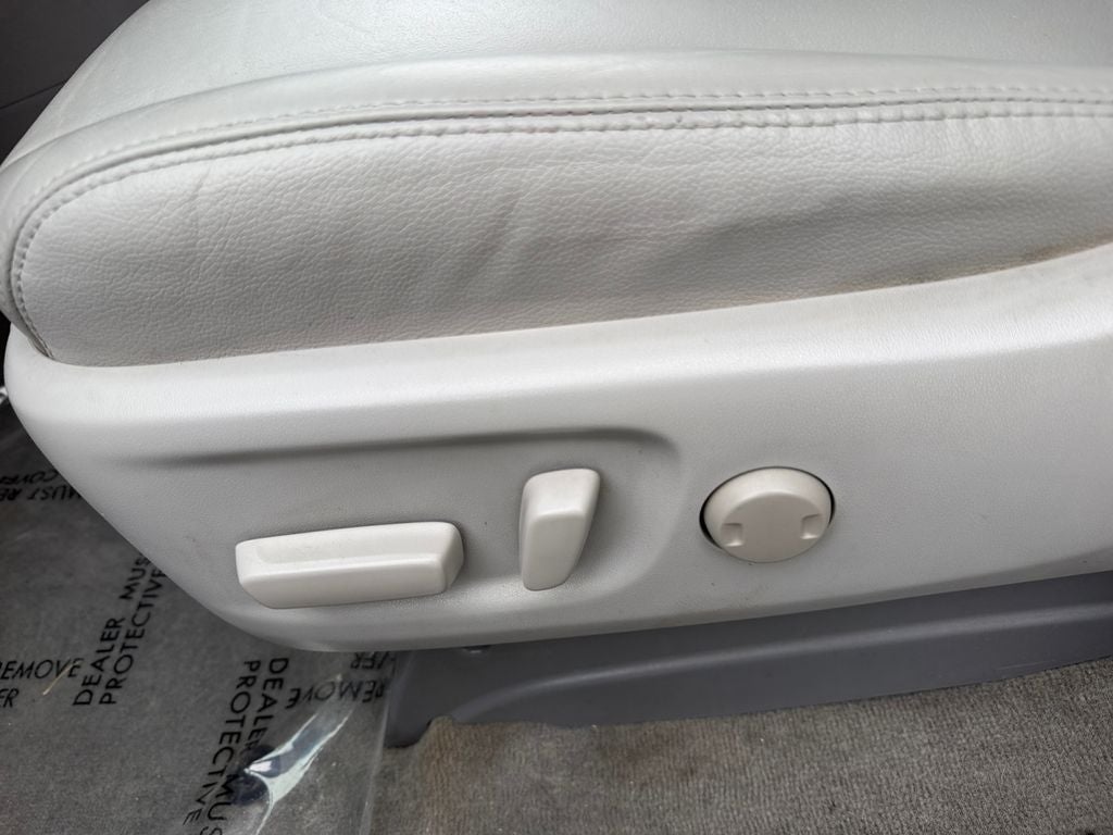 2014 Toyota Sienna XLE 8 Passenger