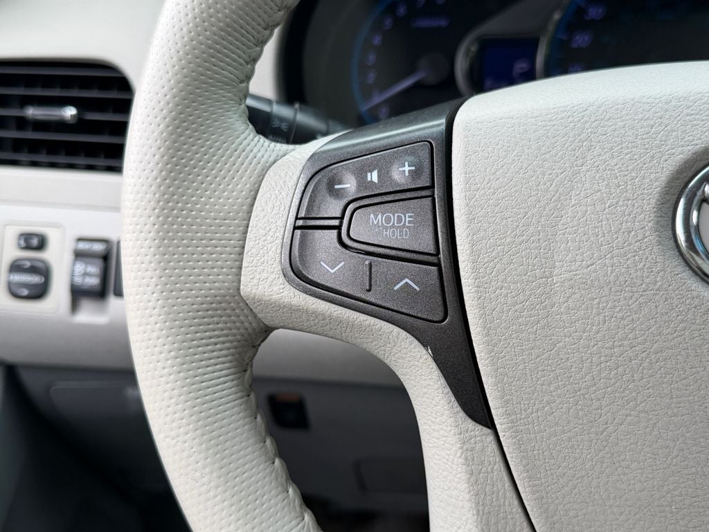 2014 Toyota Sienna XLE 8 Passenger