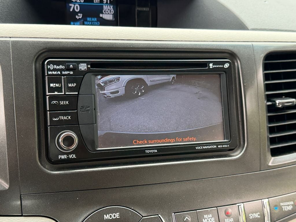 2014 Toyota Sienna XLE 8 Passenger