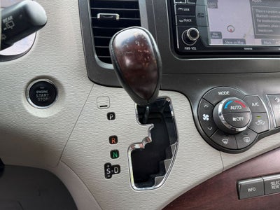 2014 Toyota Sienna XLE 8 Passenger