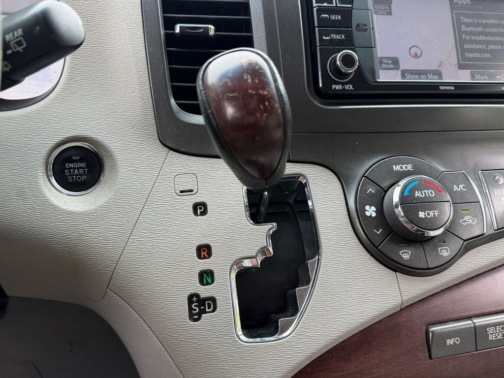 2014 Toyota Sienna XLE 8 Passenger