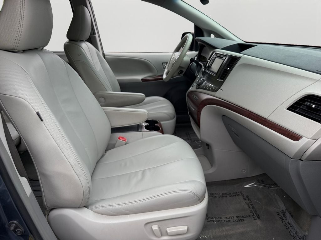 2014 Toyota Sienna XLE 8 Passenger