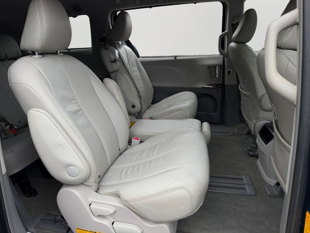 2014 Toyota Sienna XLE 8 Passenger