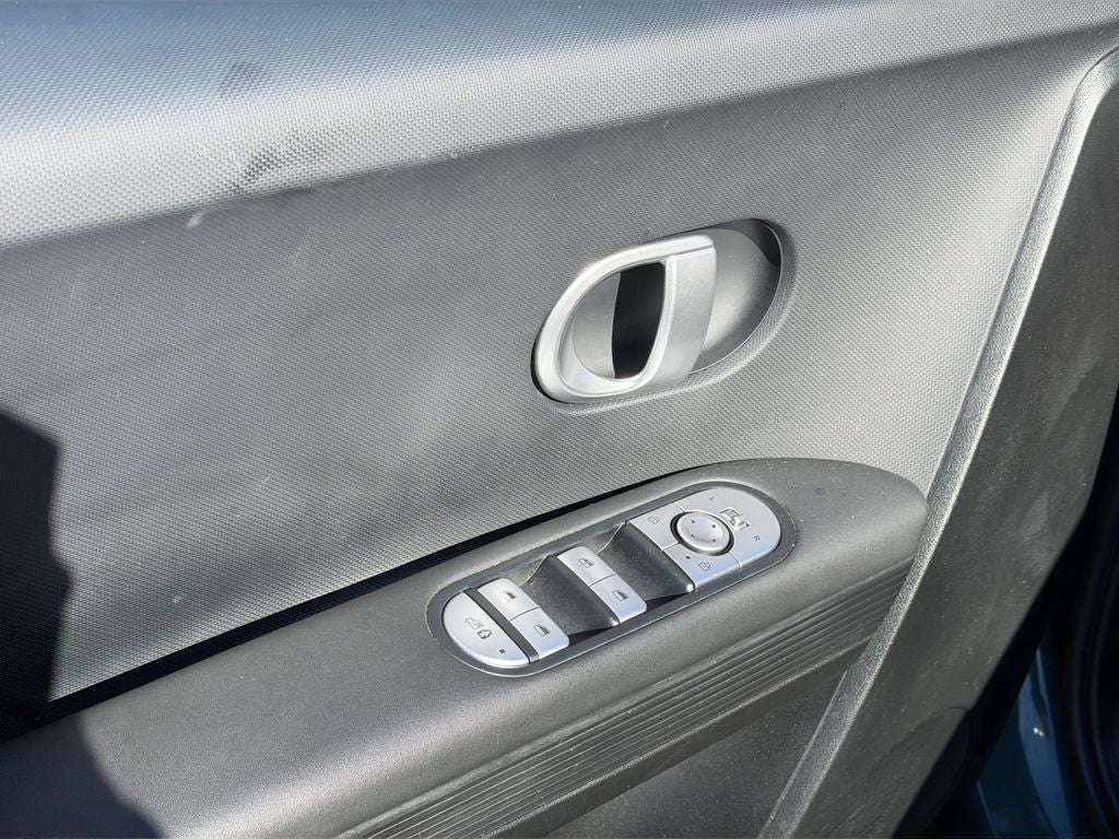 2023 Hyundai IONIQ 5 SE / One Owner