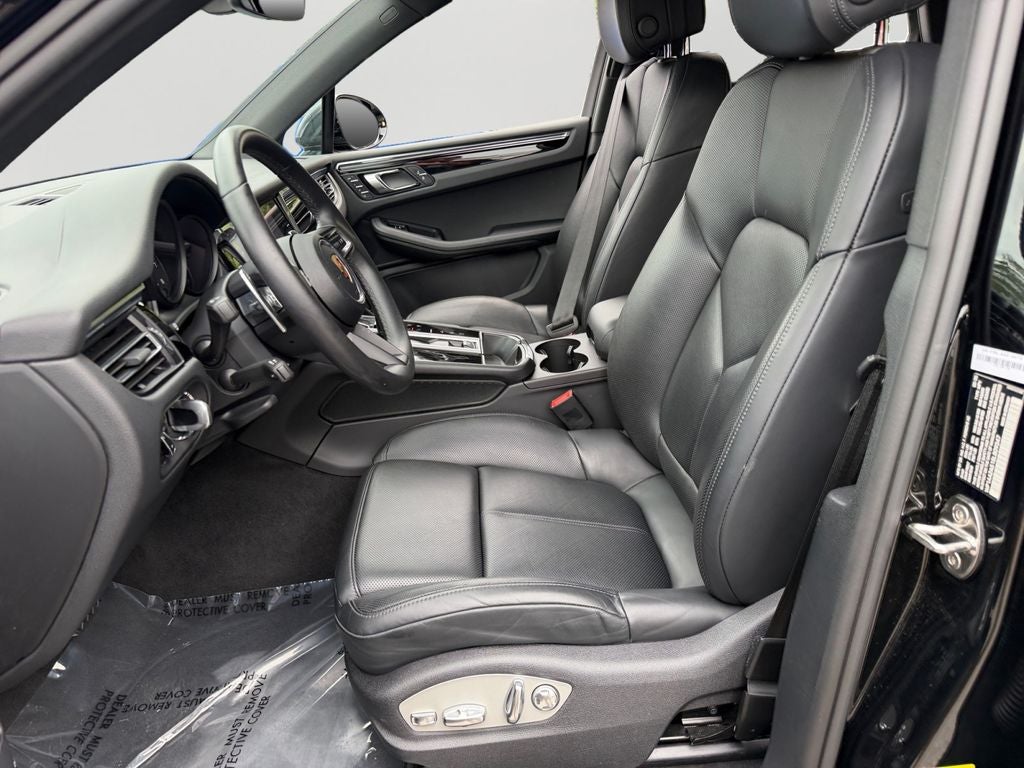 2025 Porsche Macan T