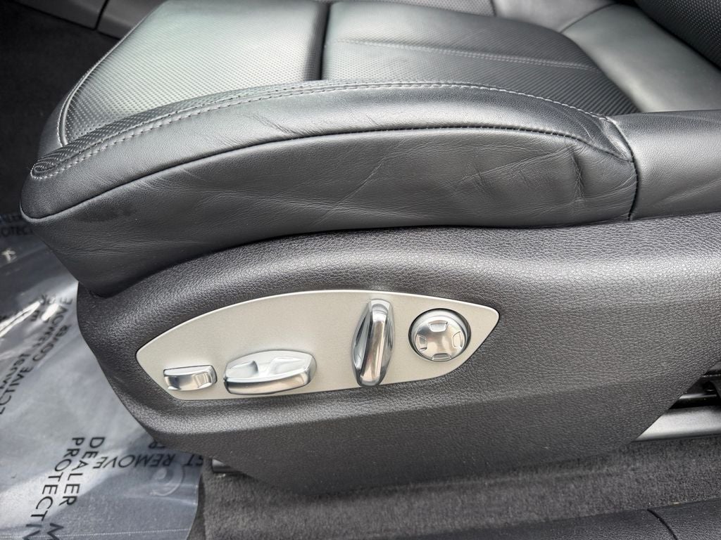 2025 Porsche Macan T