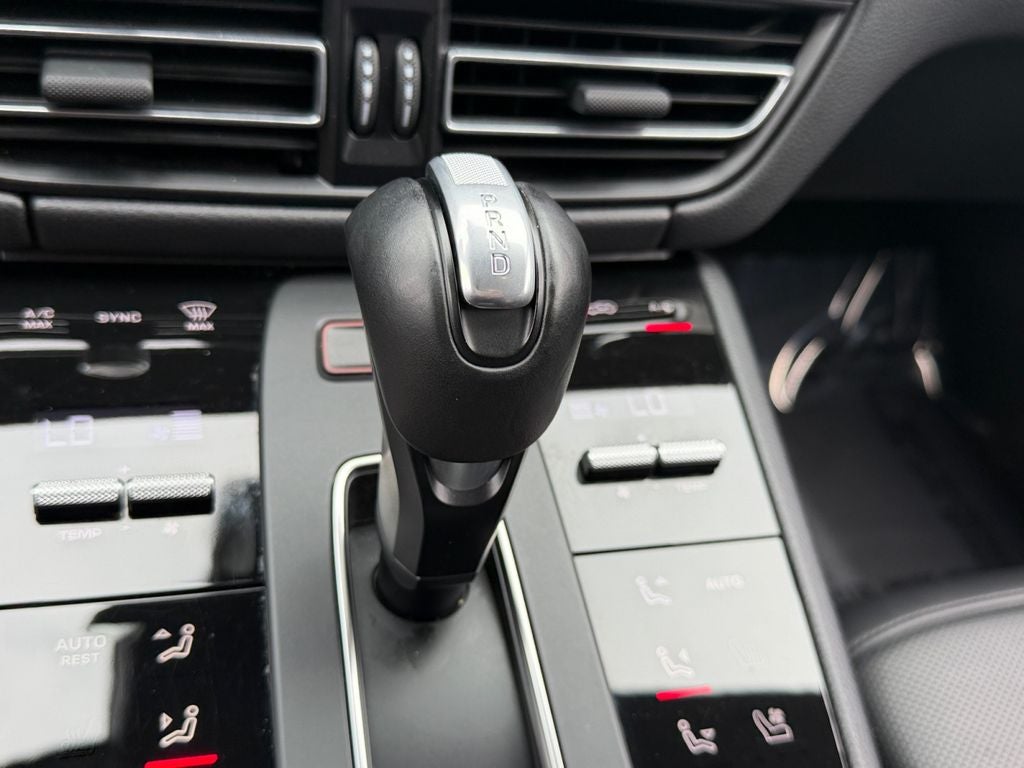 2025 Porsche Macan T
