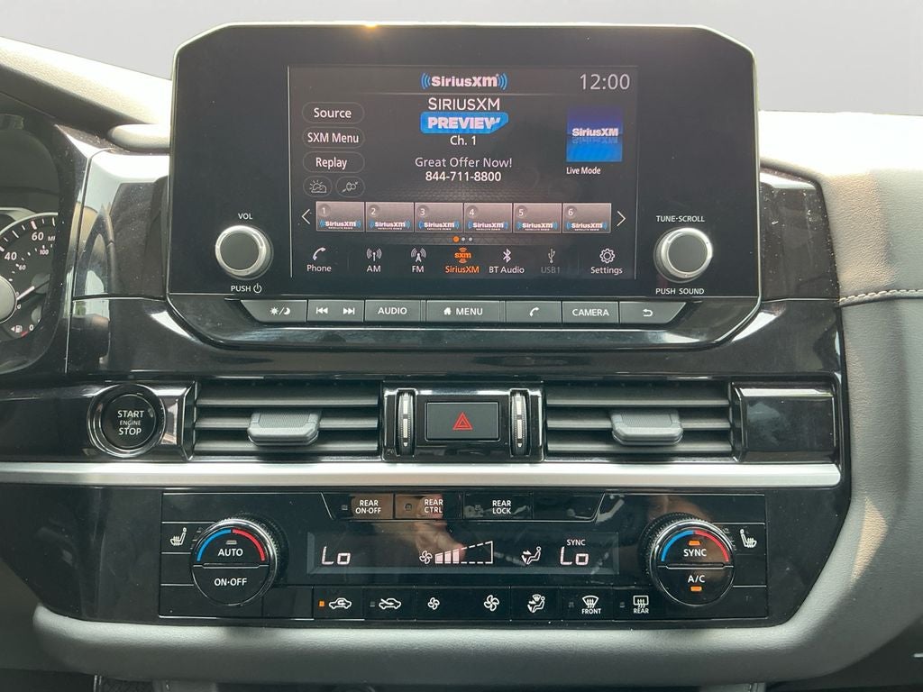 2025 Nissan Pathfinder SV