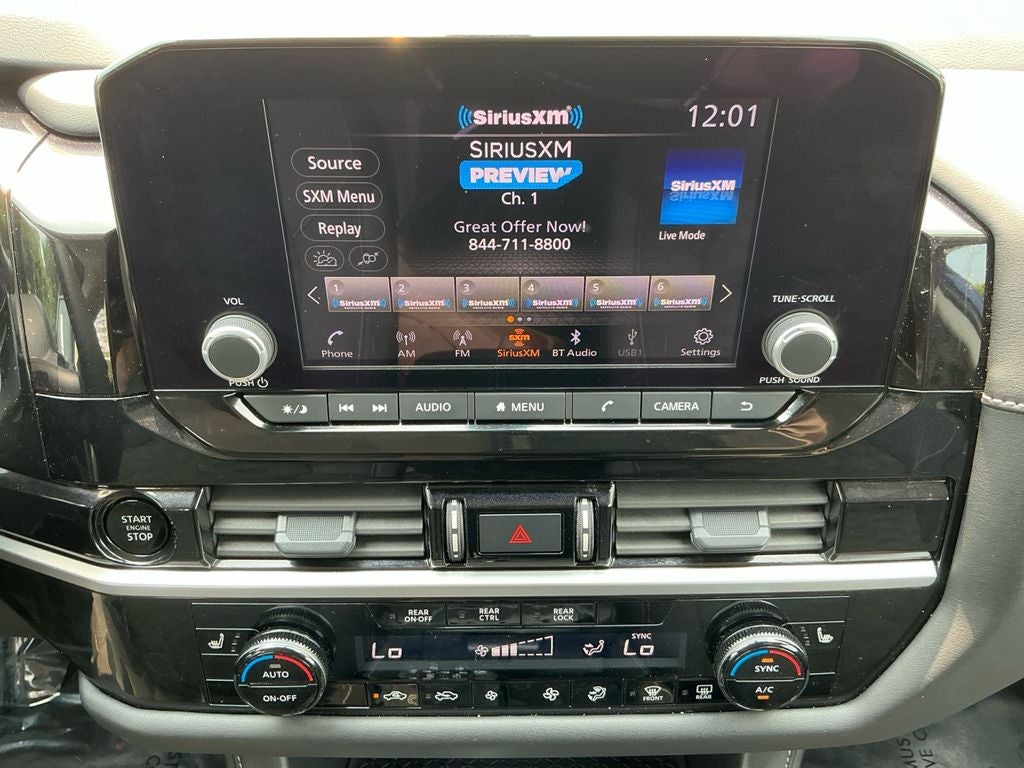 2025 Nissan Pathfinder SV
