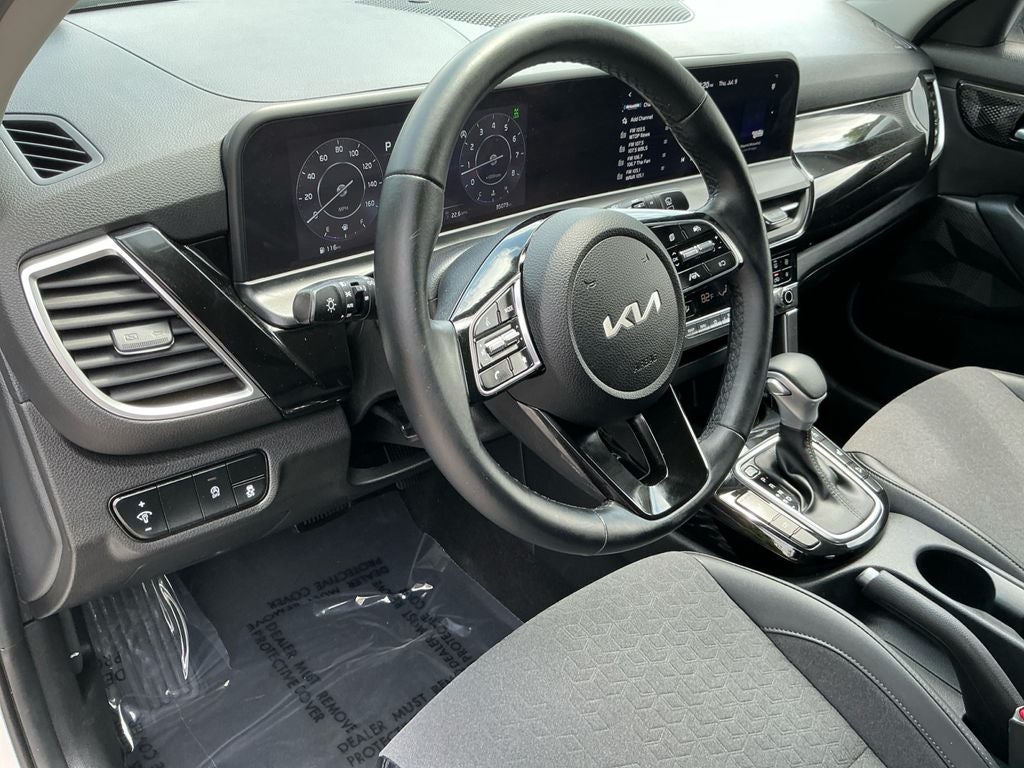 2024 Kia Seltos S Two Tone Paint