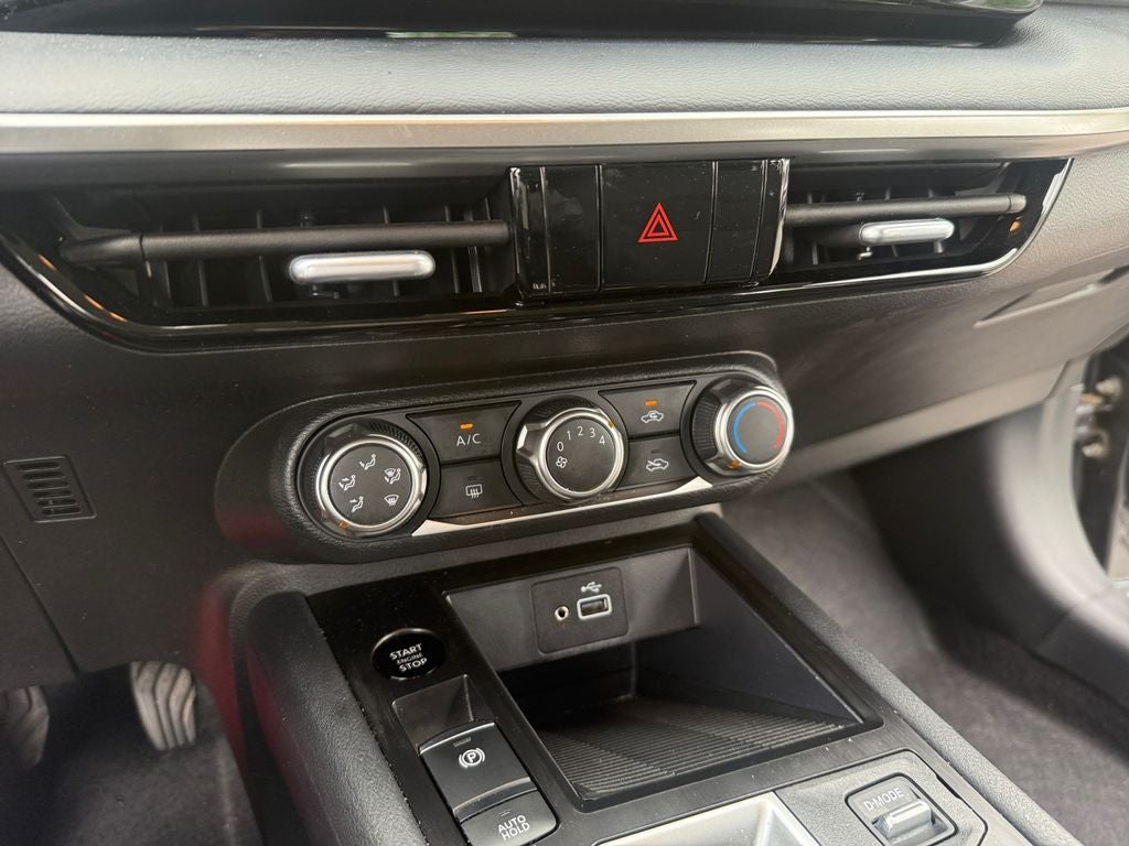 2025 Nissan Kicks S