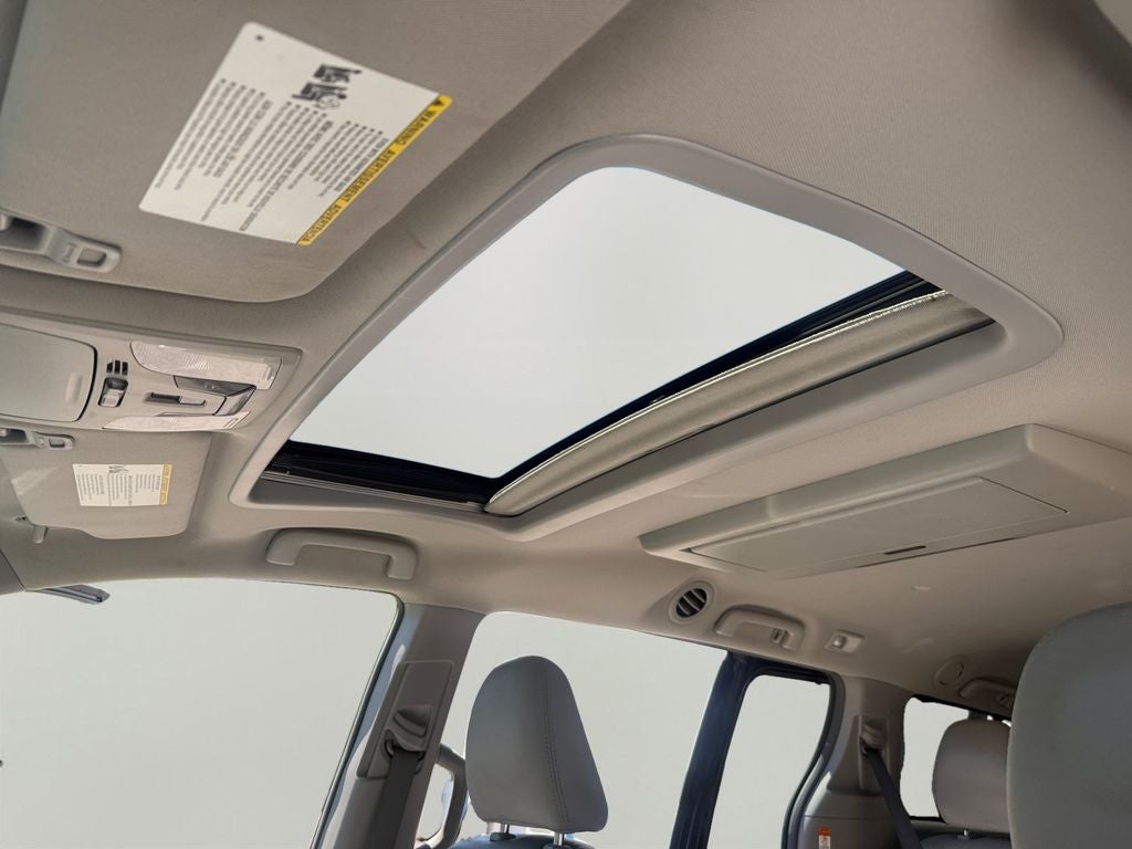2017 Toyota Sienna XLE Premium 8 Passenger