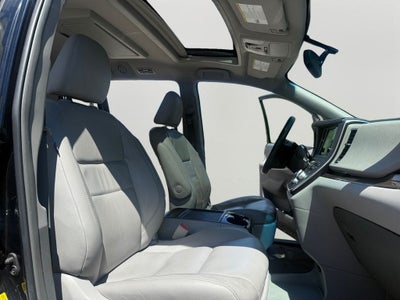 2017 Toyota Sienna XLE Premium 8 Passenger
