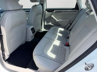 2018 Volkswagen Passat 2.0T SE