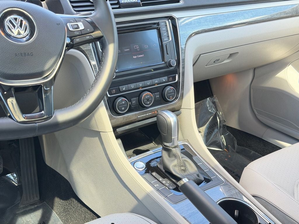 2018 Volkswagen Passat 2.0T SE